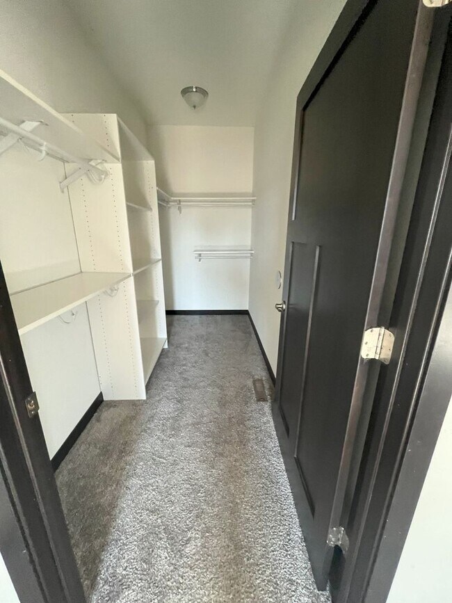 Building Photo - 4 bedroom 3 bath Twinhome for Rent!!! NO A...