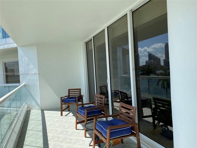 Building Photo - 2600 Island Blvd
