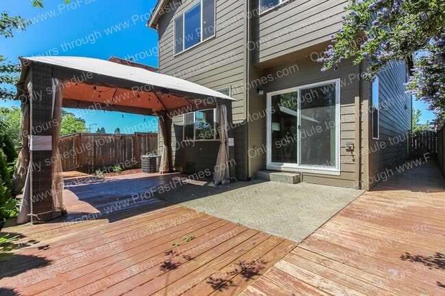 Building Photo - 6300 SE Imagine Way