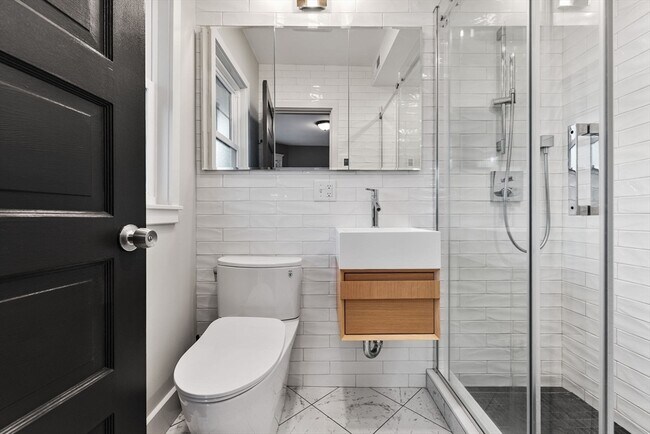 Building Photo - 22 Clarendon Ave