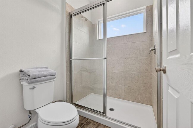 Building Photo - 1325 Stockwell Ave