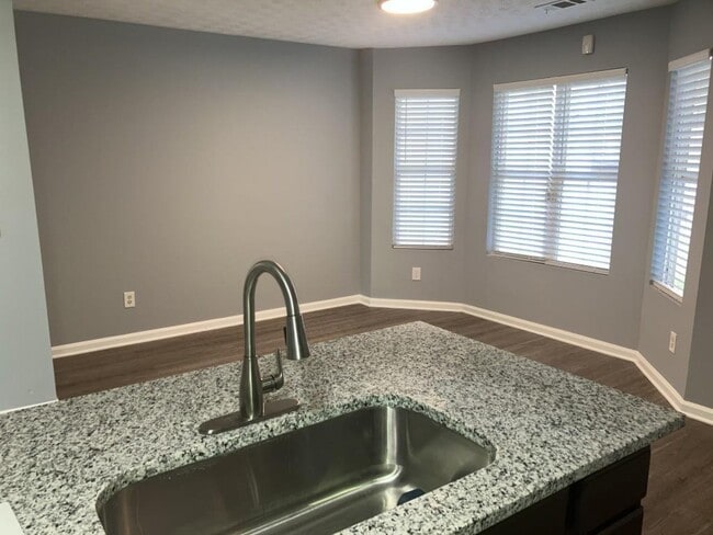 Building Photo - 7700 Bernardo Dr