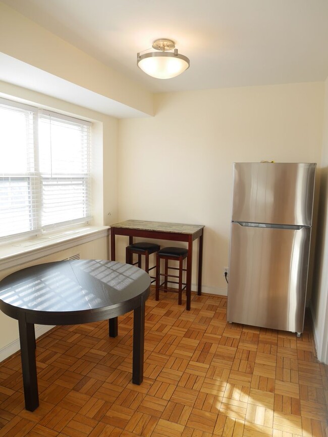 Building Photo - PRIME LOCATION!! Steps from JHU & Medstar ...