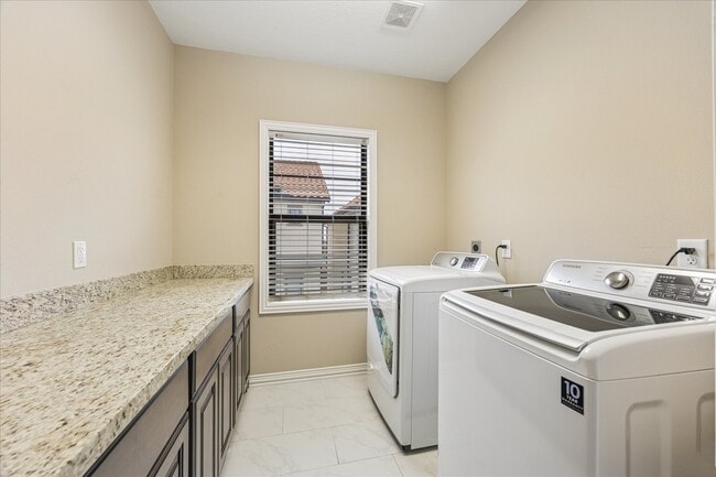 Building Photo - 7231 Laguna Villas