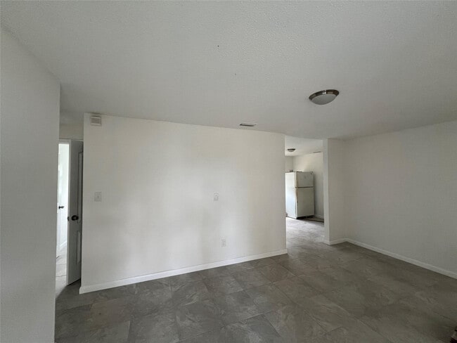 Building Photo - 308 Essex Dr