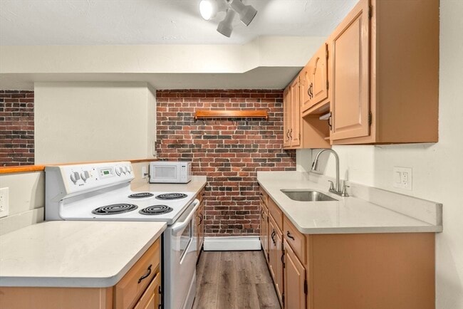 Building Photo - 166 F St