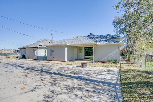 Building Photo - 2704 Gordon Ave