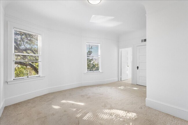 Building Photo - PARK AVE 1143-1149