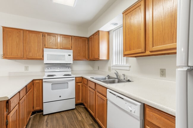 Building Photo - Hamilton Apartments- No Cost Utilities*