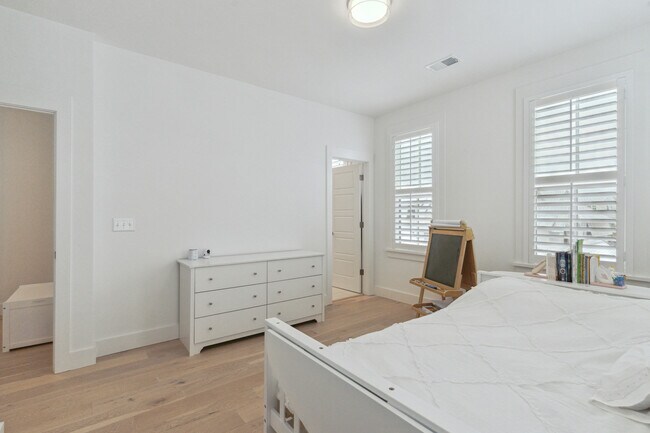 Building Photo - 1470 Mizzen Alley