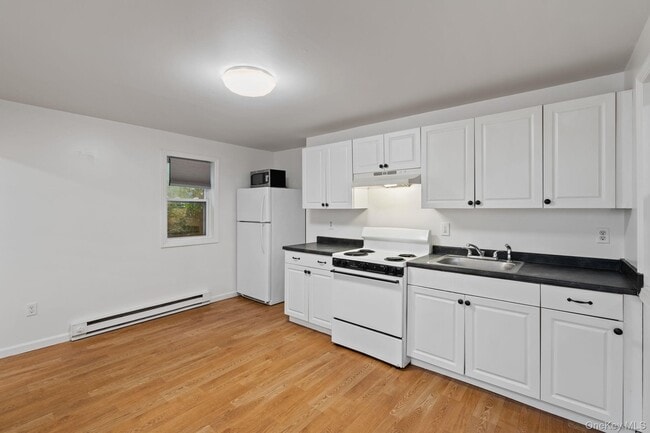 Building Photo - 93 Delafield St