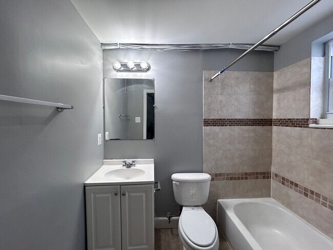 Building Photo - Baltimore - 4 Bedrooms and 2 baths Available!