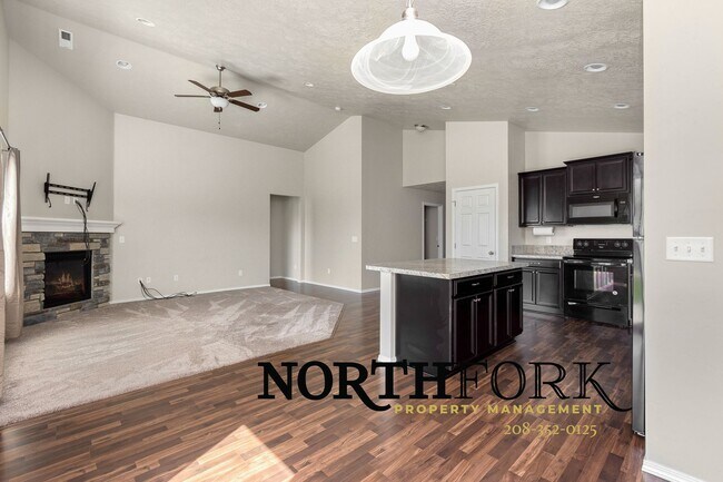 Building Photo - Great Nampa Rental with 3 car garage