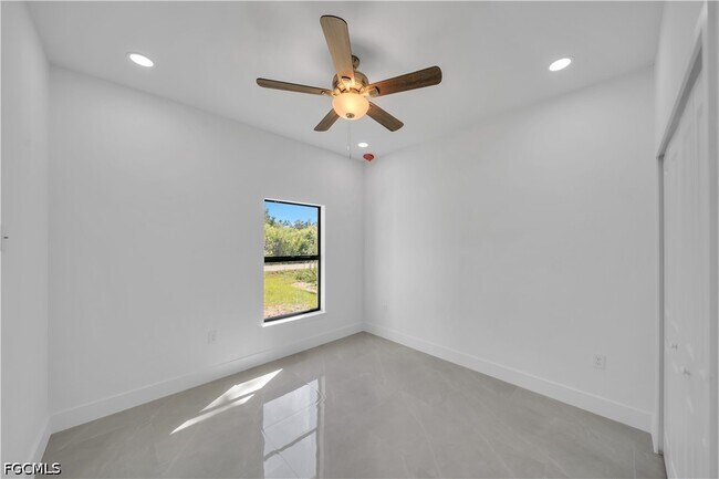 Building Photo - 302 Palisades Ave