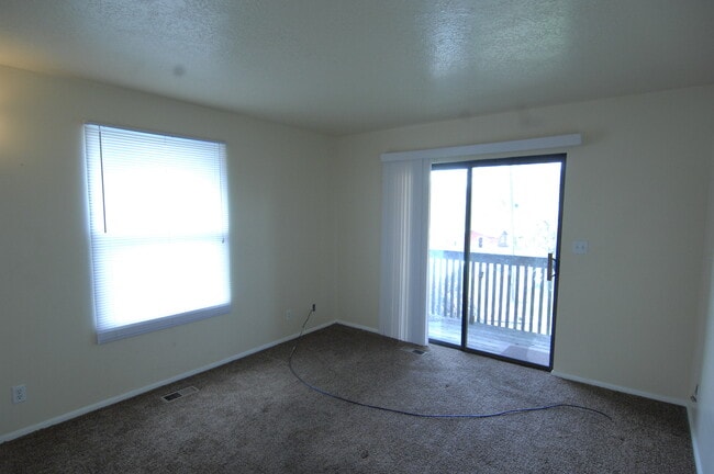 Building Photo - Great 4 Bedroom Now Available