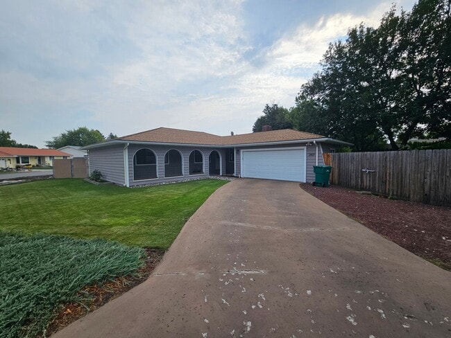 Primary Photo - Beautifully Remodeled Home in the Valley