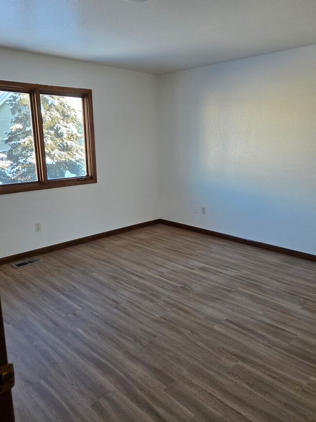 Building Photo - Newly Updated 4 Bedroom East Anchorage Home!