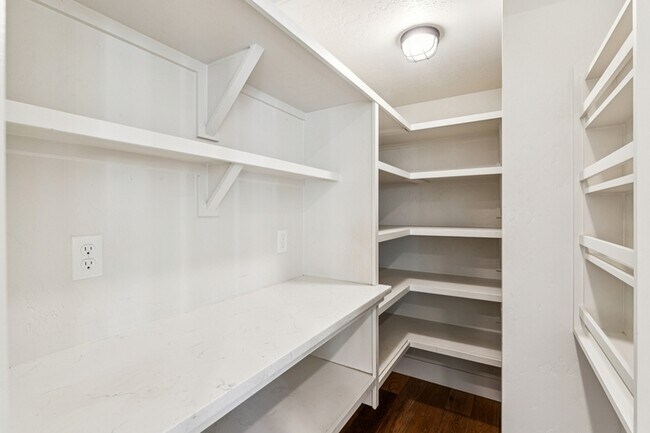 Building Photo - 3243 S Sedgebrook Ln