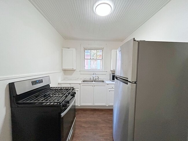 Building Photo - 1 Bedroom Duplex In Capital Heights