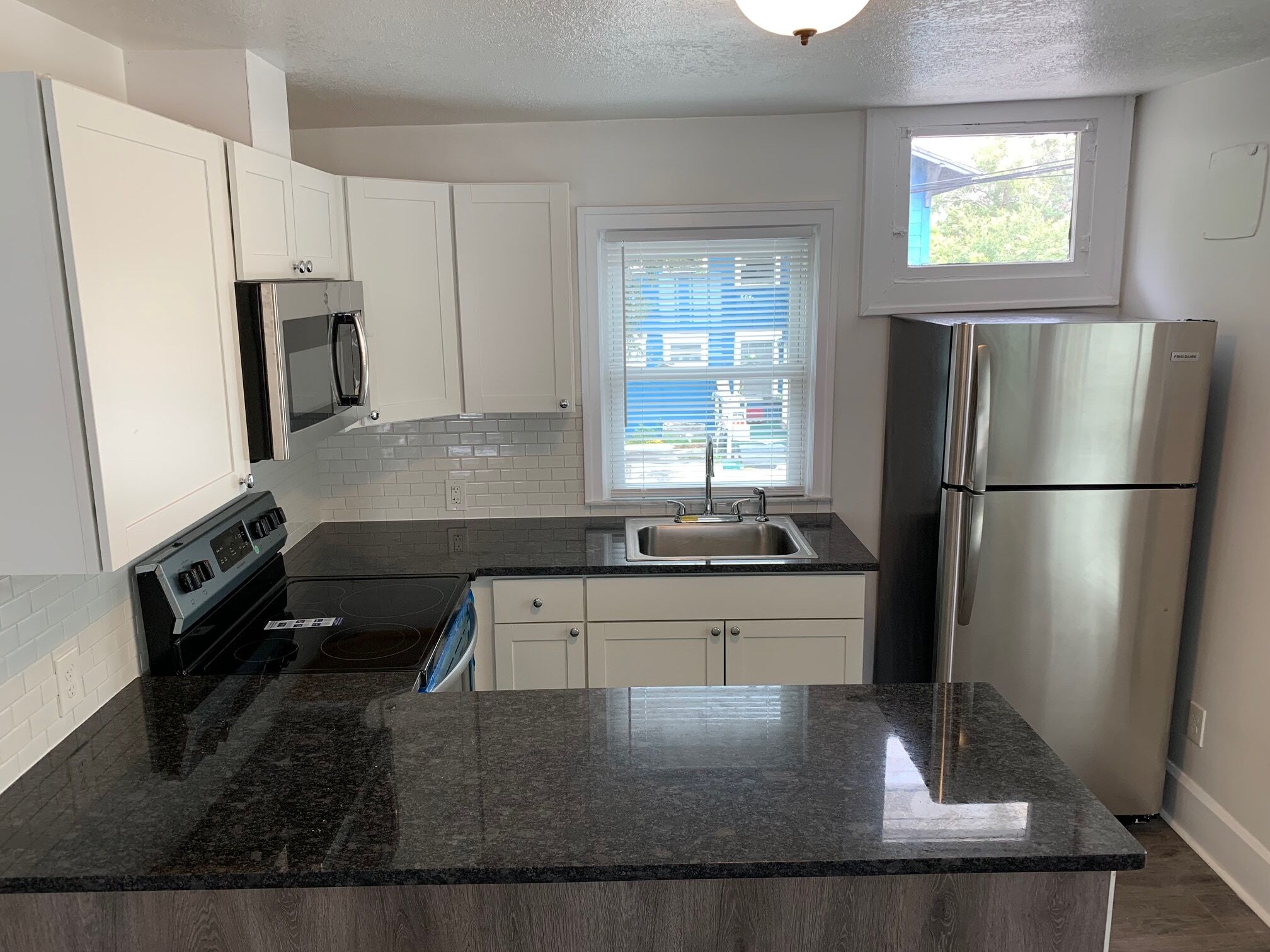 Building Photo - 2 Bed/1 Bath - Unit 12