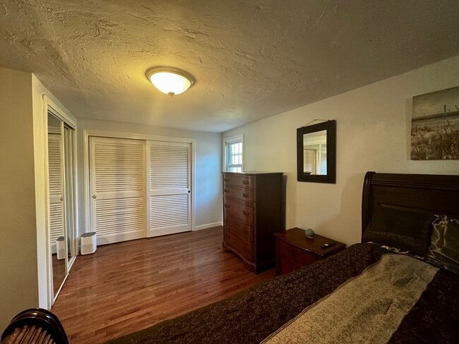 Building Photo - 6 Squire Way