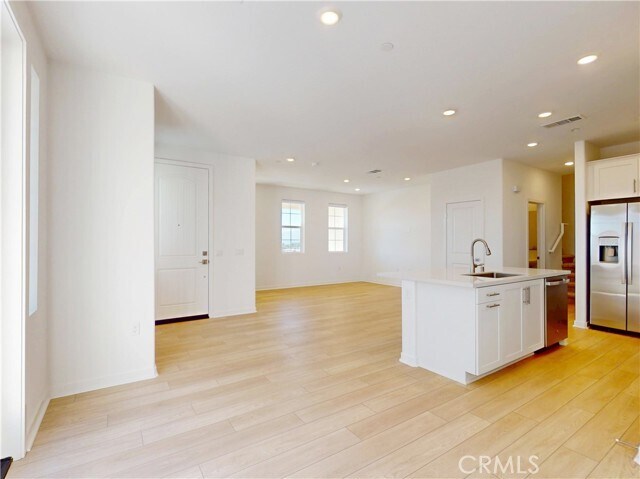 Building Photo - 8421 Gabrielino Ct