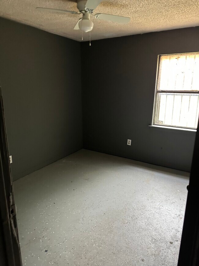 Building Photo - 809 George Kersh Dr