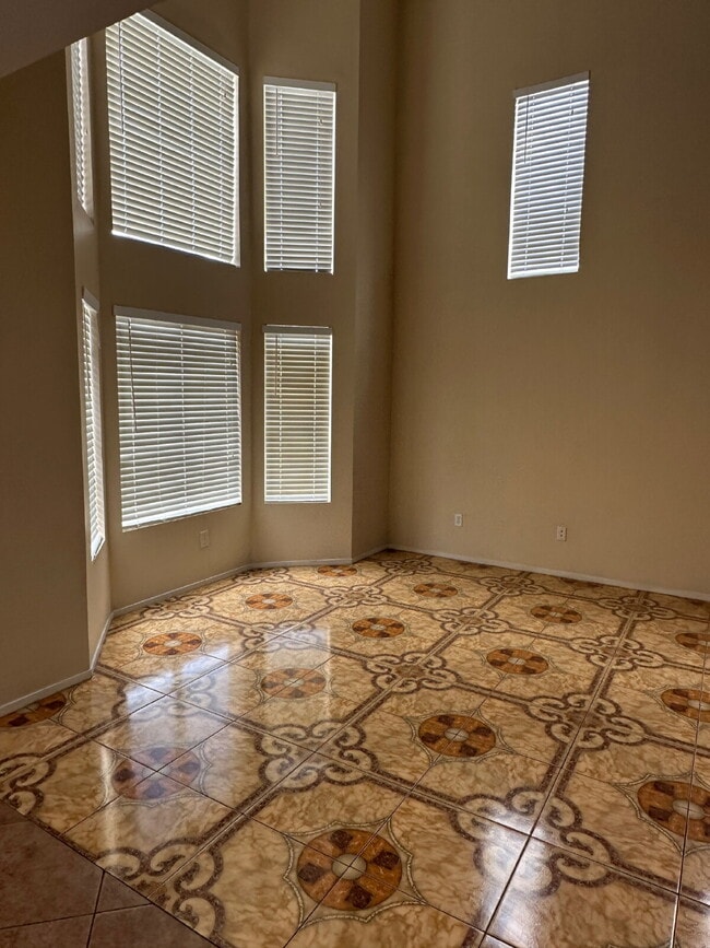 Building Photo - "Stylish and Spacious 3-Bed Home in Las Vegas with over 1500 sqft on a corner lot