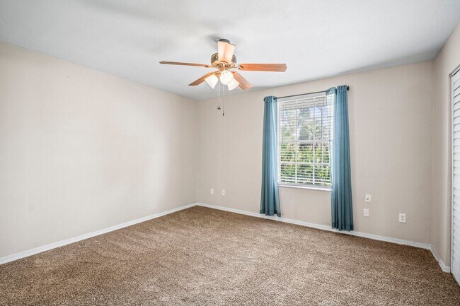 Building Photo - Beautifully updated 2-bedroom, 1.5-bathroo...