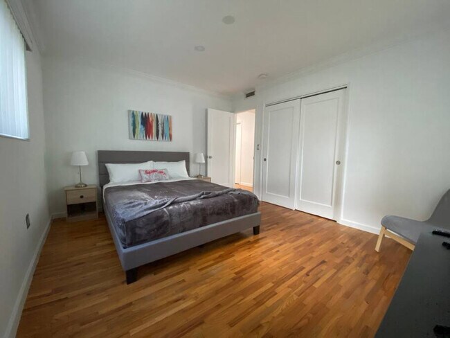 Building Photo - 219 Antilla Ave
