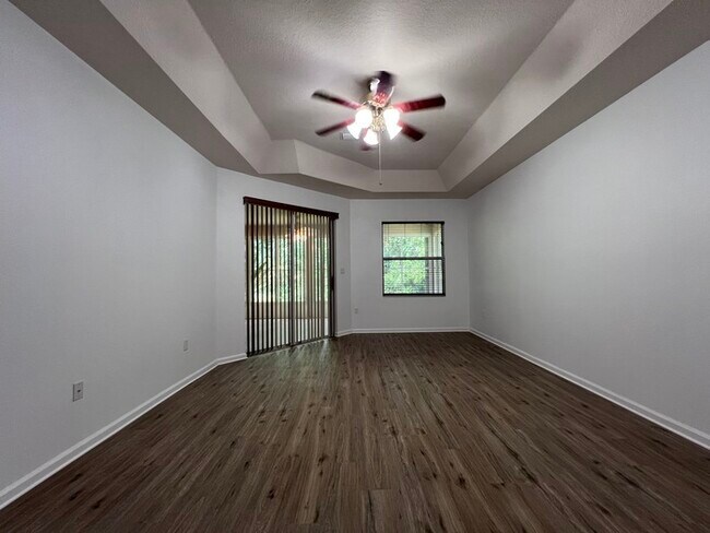 Building Photo - HUGE PRICE REDUCTION!! HOME IS READY FOR A...