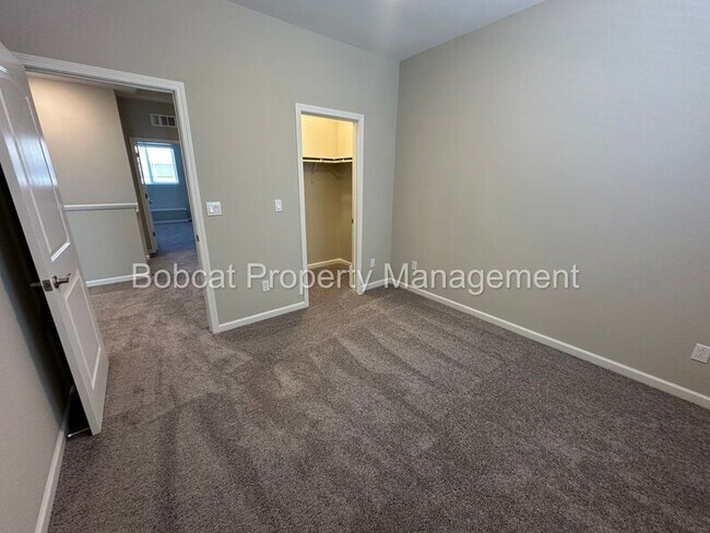 Building Photo - 864 Furlong Dr