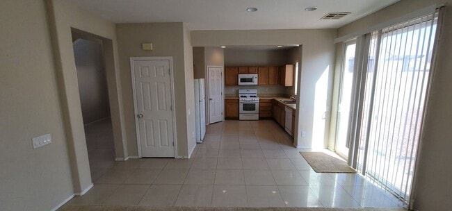 Building Photo - Immaculate 3 Bedroom Home in Aliante