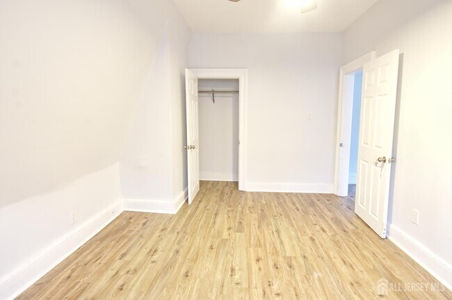 Building Photo - 1076 Fulton St