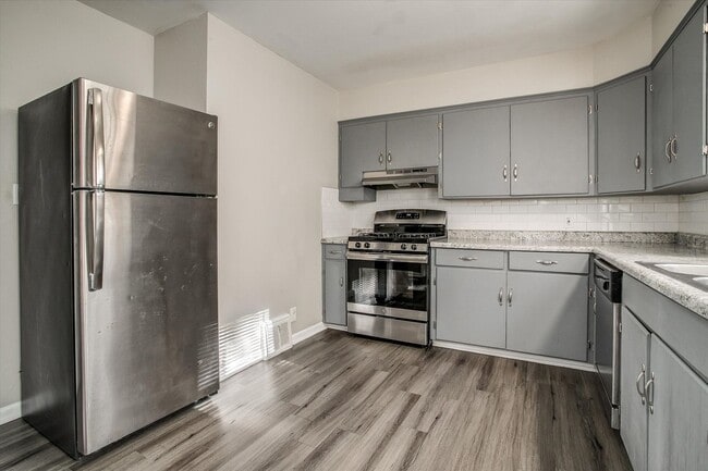 Building Photo - Your Cozy Kansas City Retreat Awaits – Wit...