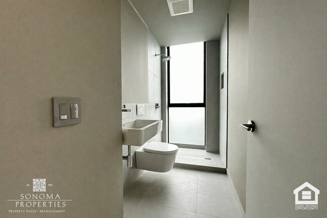 Building Photo - 1207-1209 Broadway