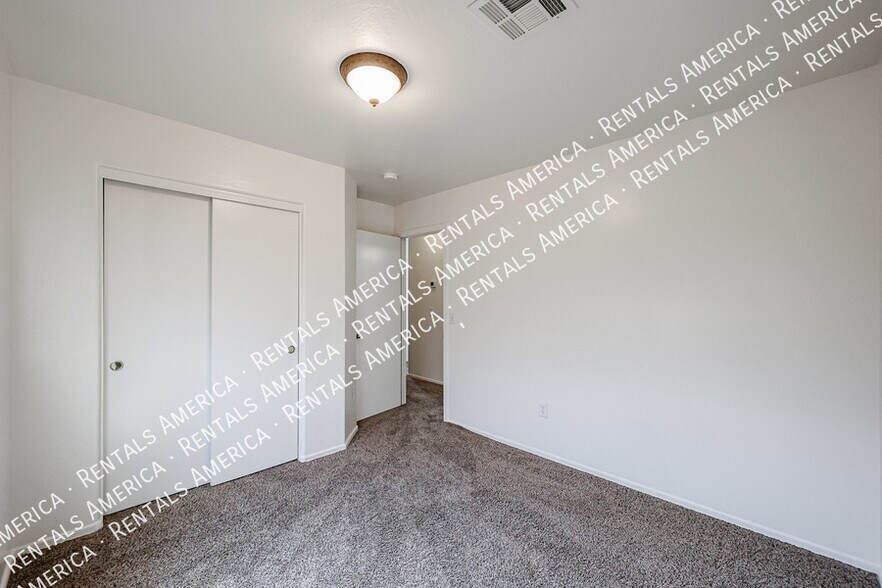 Building Photo - 1491 S Swallow Ln
