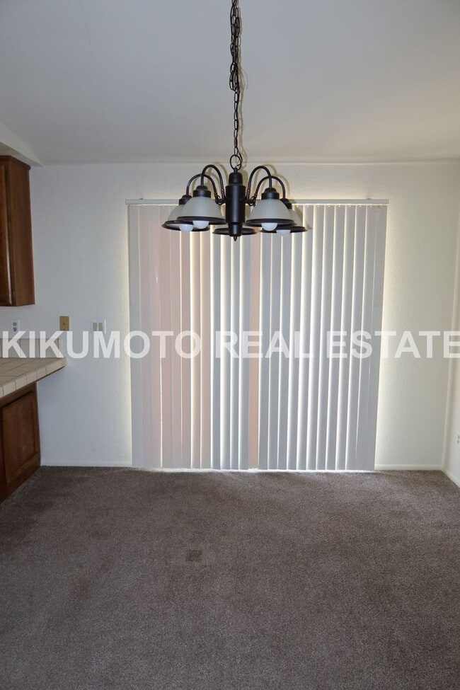 Building Photo - 3 Bedroom, 2 Bath, 2 Car garage in the Poc...