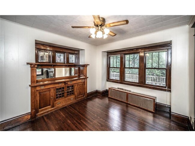 Building Photo - August 1st 2026- Large 5 Bedroom Single Fa...
