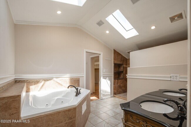 Building Photo - 847 Clubhouse Dr