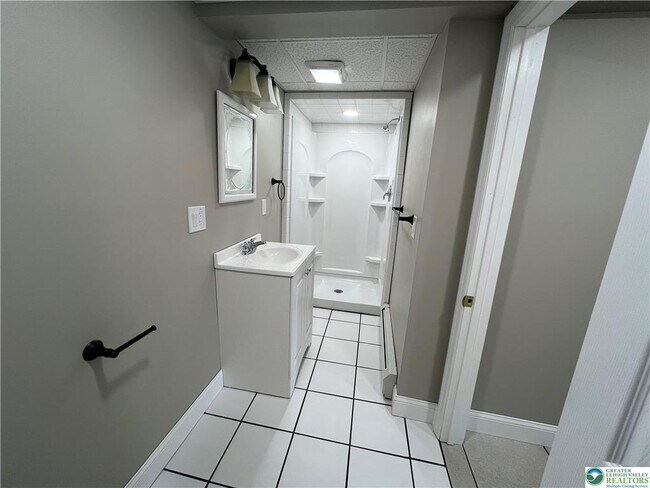 Building Photo - 3790 Redbud Dr