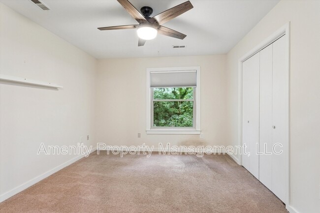 Building Photo - 204 Granville Dr