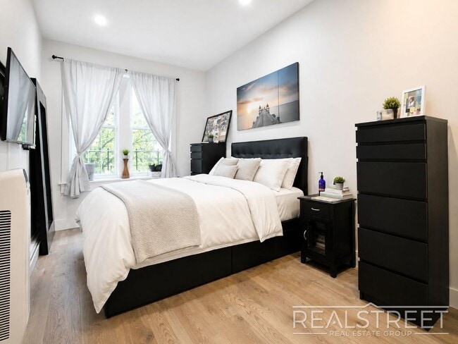 Floorplan - 863 Knickerbocker
