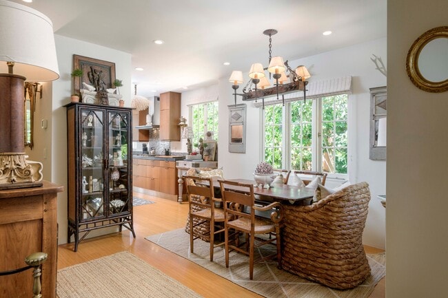 Building Photo - 3109 Calle Cedro