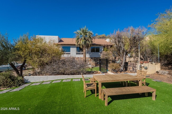 Building Photo - 1902 E Cortez St