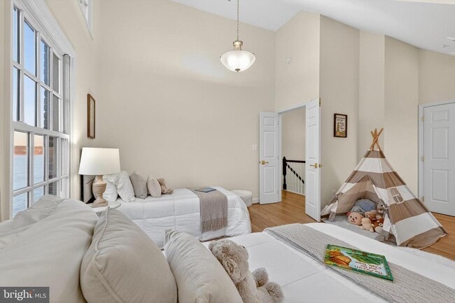 Building Photo - 700 Kahn Pl