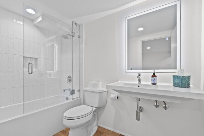 Building Photo - 4Bd/3Ba Seattle House