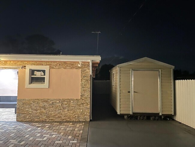 Building Photo - 584 Vossler Ave