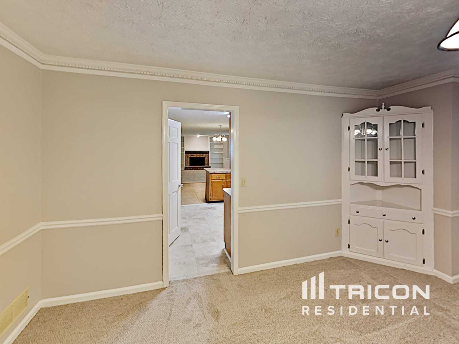 Building Photo - 1720 Ridgefield Dr