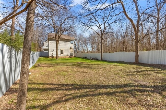 Building Photo - 1210 E M. Franklin Ave